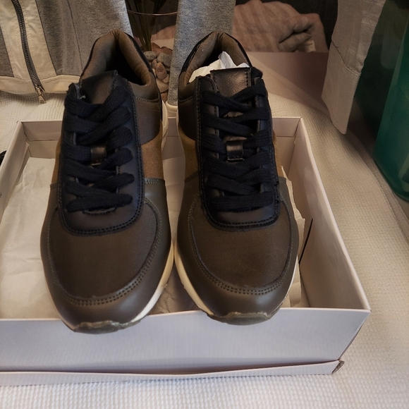 Venus Olive & Black sneakers - Picture 5 of 7